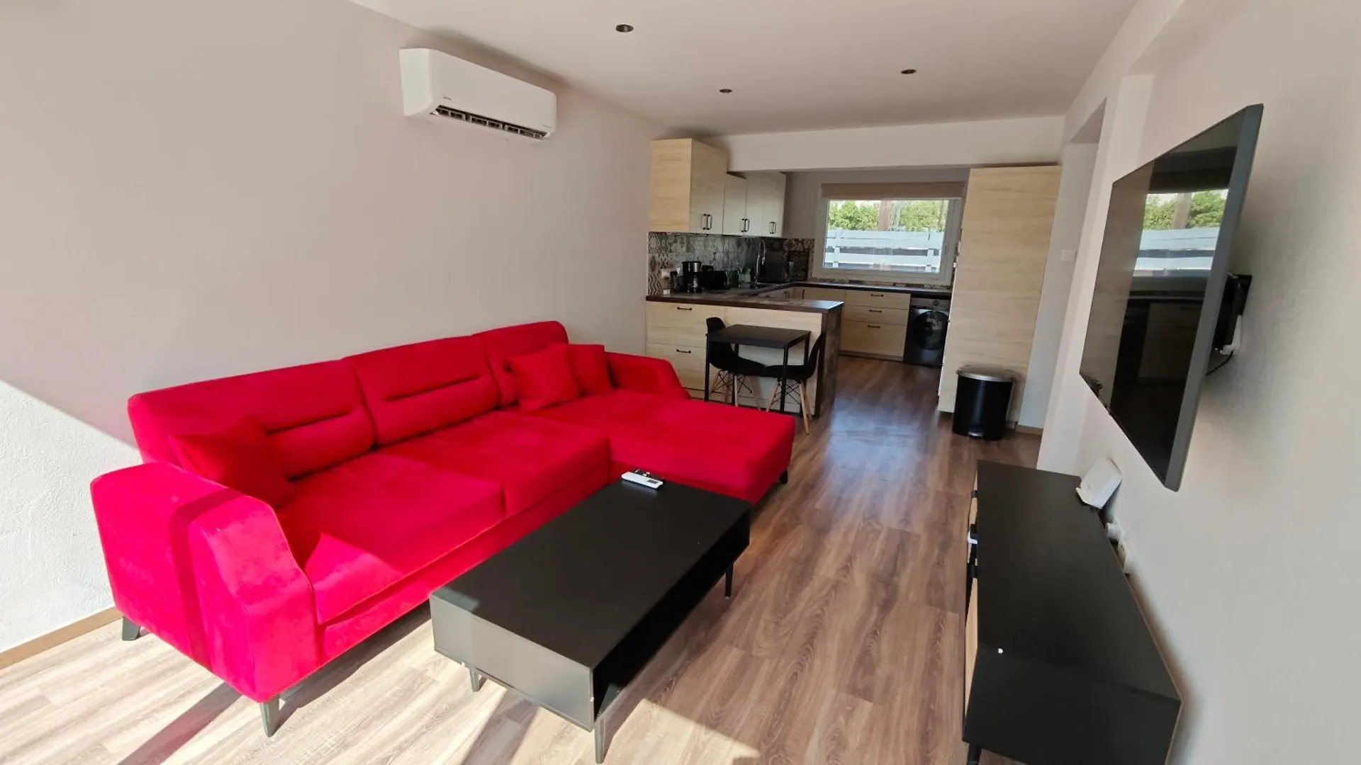 Daire Modern 1Br House With Garden Near Larnaca Beach & Airport